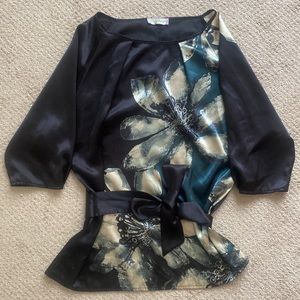 Daphne Dreamy Floral Satin Belted Blouse Size M Career Business Casual Black